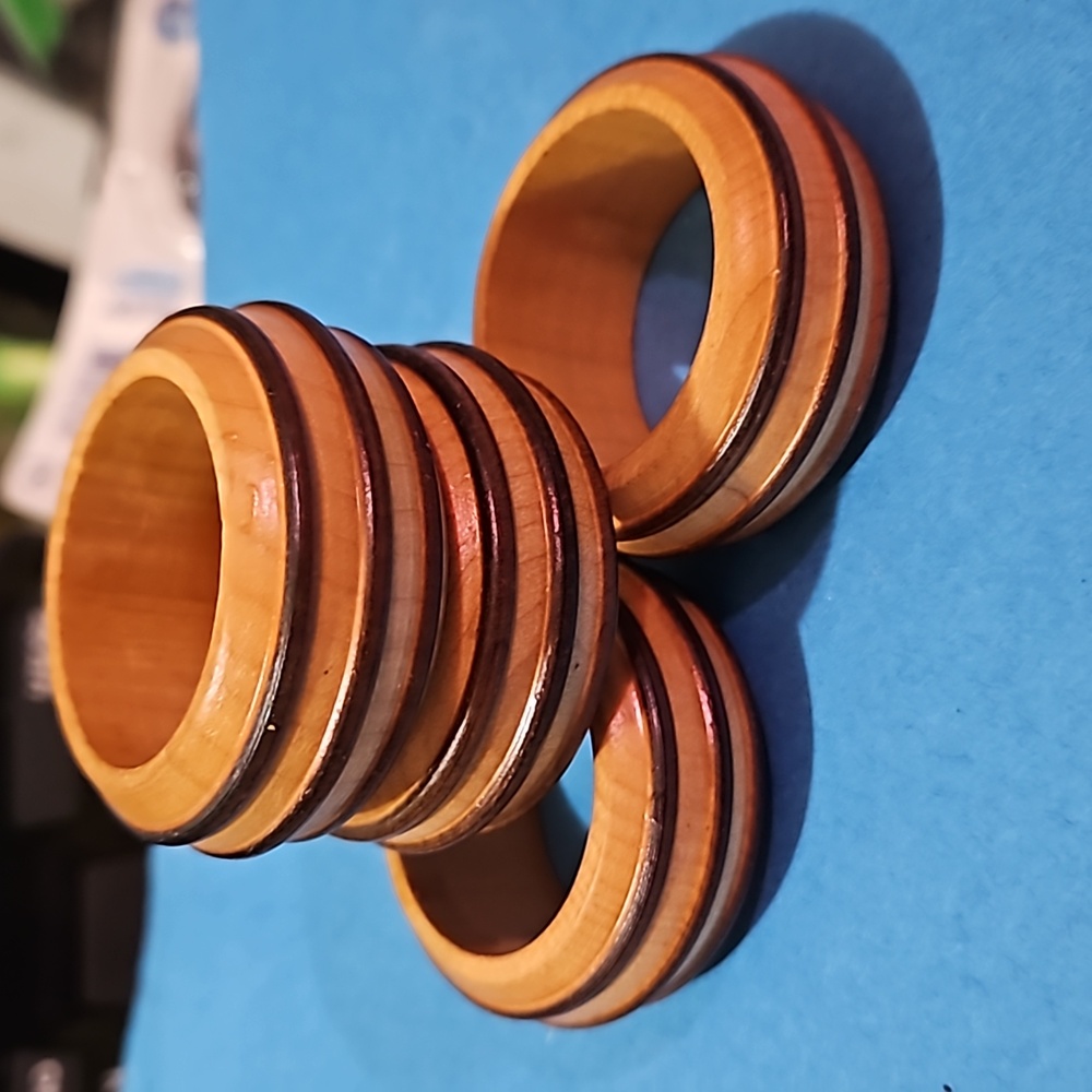 VTG Ribbed Wooden Napkin Holder Rings BoHo Two-toned  Set of Four (4)